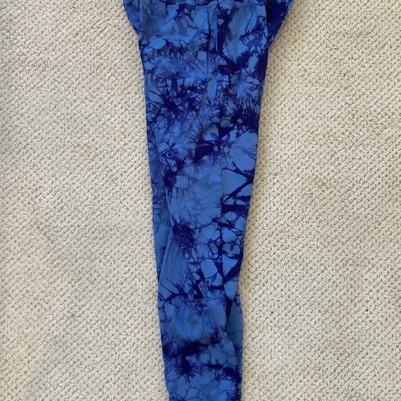 Victoria's Secret PINK Size Large Blue Tie-Dye Leggings - Picture 3 of 6